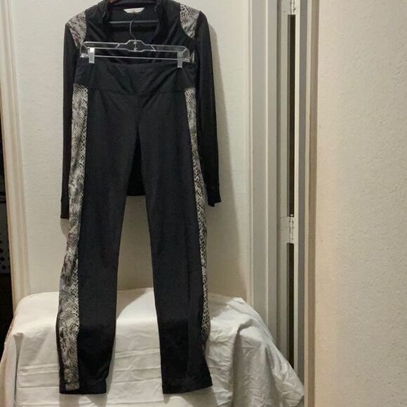 Boston Proper Jogging Suit Black snakeskin accent - Medium (US Size 8-10) - Picture 1 of 13
